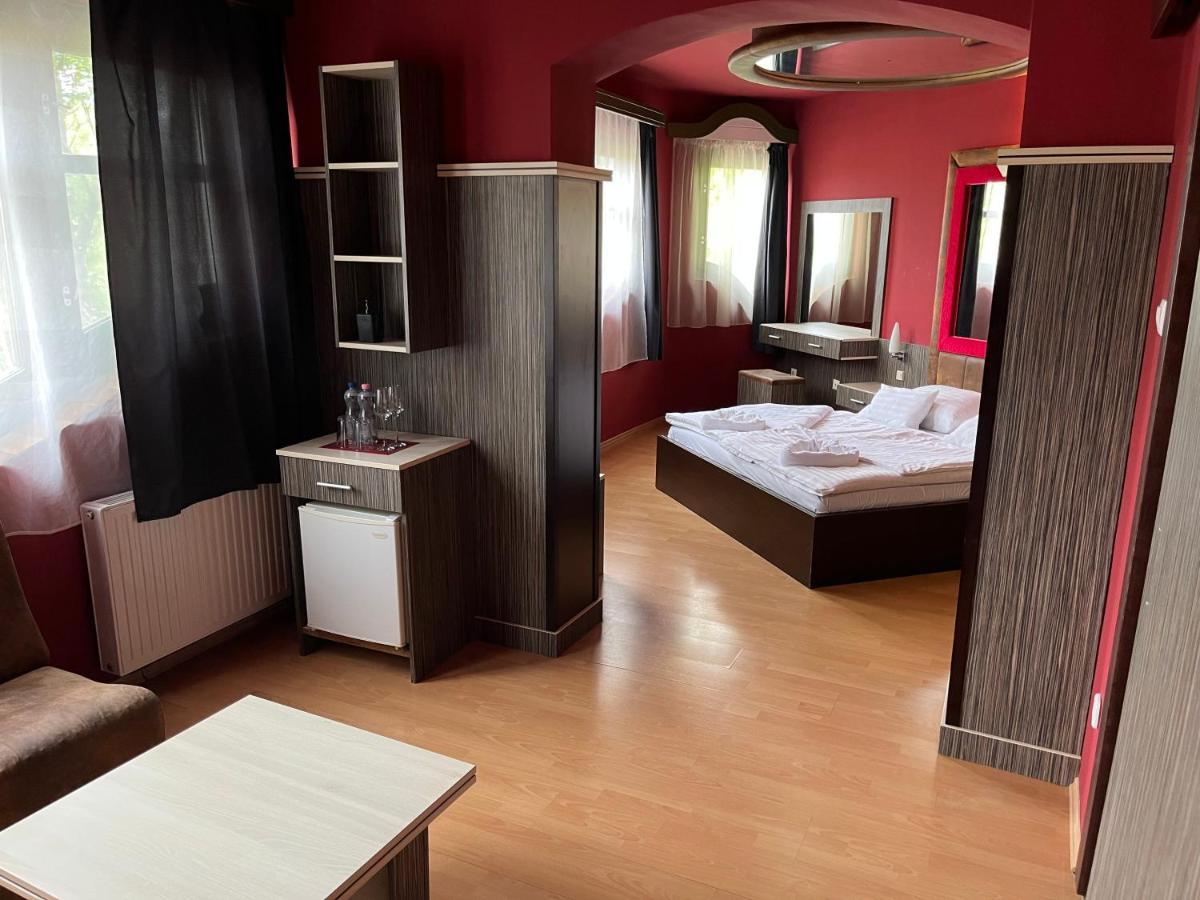 Hotel Corvin 귤러 외부 사진