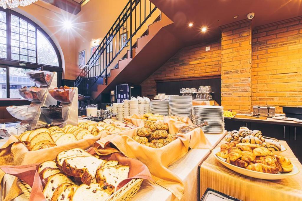 Hotel Corvin 귤러 외부 사진
